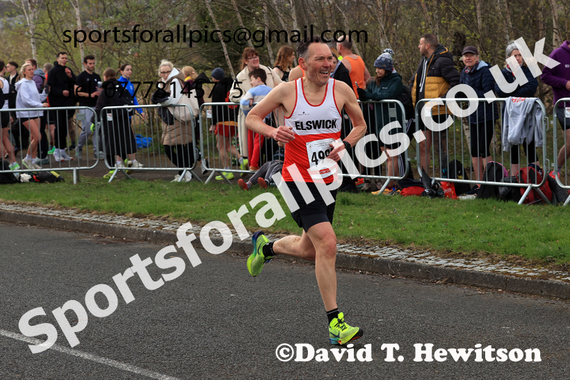 Senior Mens relay, 2026 Elswick Harriers Good Friday Road Relays and Young Athletes, Newburn,  Newcastle upon Tyne. Photo: David T. Hewitson/Sports for All Pics